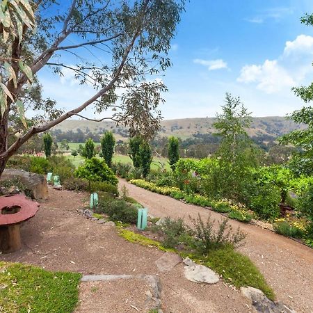 Strath Creek Strawbale Cottage - Wingspread Garden المظهر الخارجي الصورة